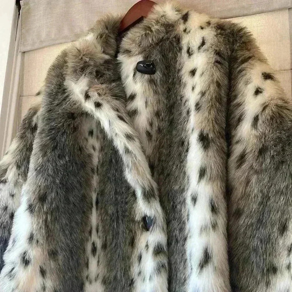 NANA CREATIONS Vintage faux fur WRAP CAPE PONCHO
One Size - Picture 5 of 9